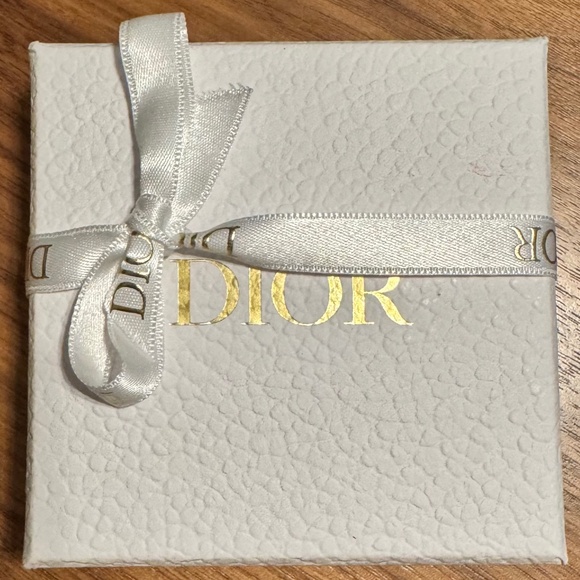 Christian Dior Custom Jewelery Pearls Stud Earrings - Picture 6 of 6